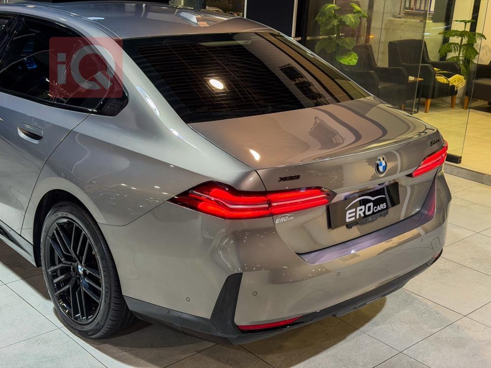 بی ئێم دەبڵیو سیریەس 5